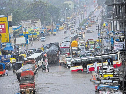 ๐ง๏ธ Heavy Rain Causes Waterlogging in Koppal City b2